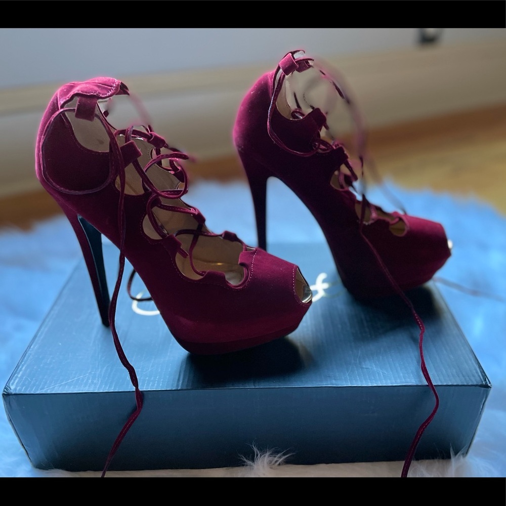 Colin Stuart Gorgeous, Oxblood shoes